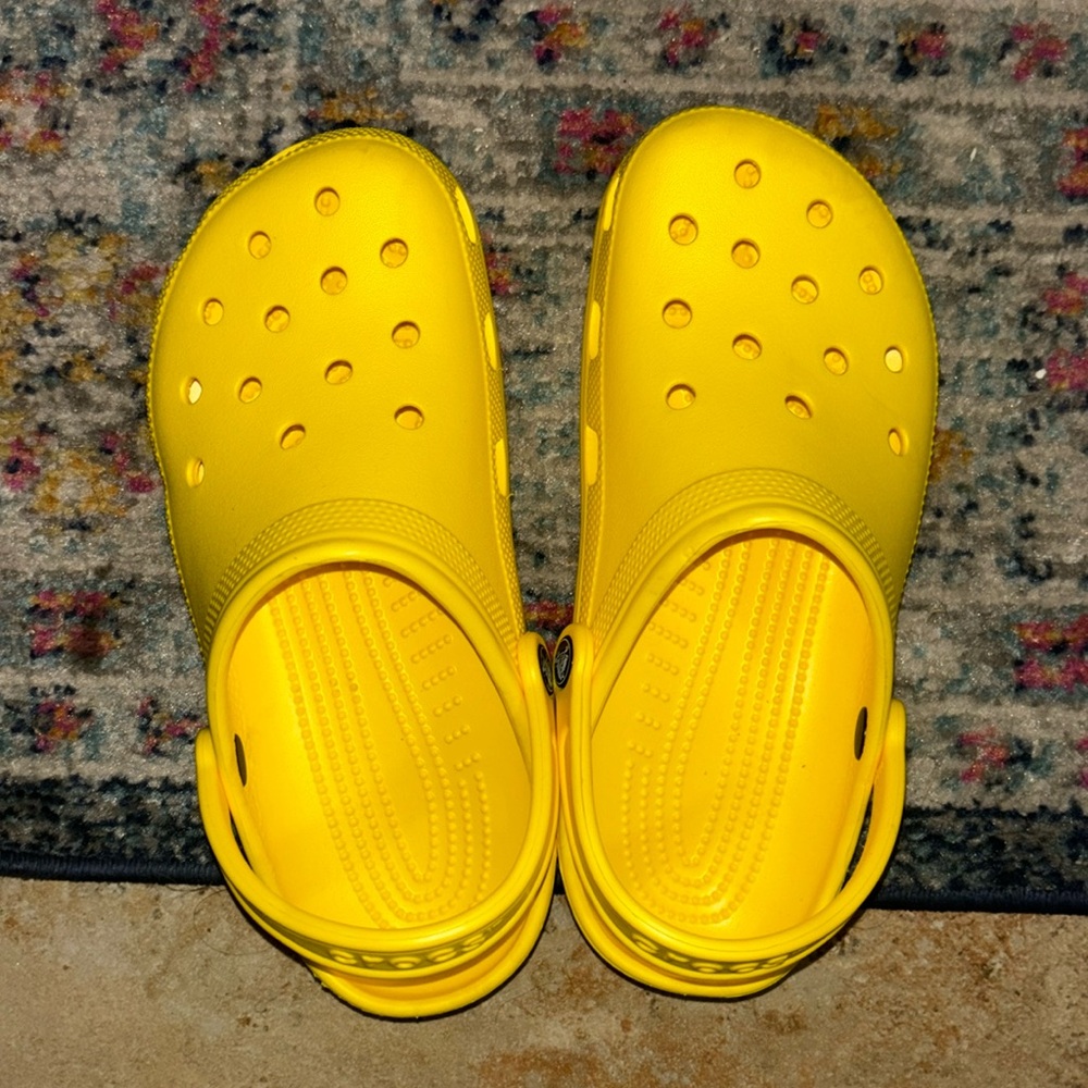 crocs